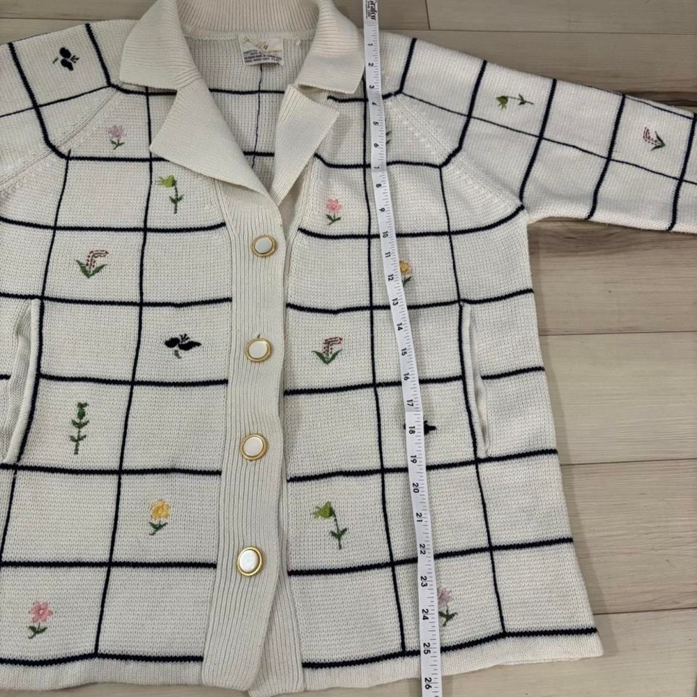 Vintage Floral Embroidered Grid Sweater White L Cottagecore Grandmacore Feminine - Picture 6 of 6